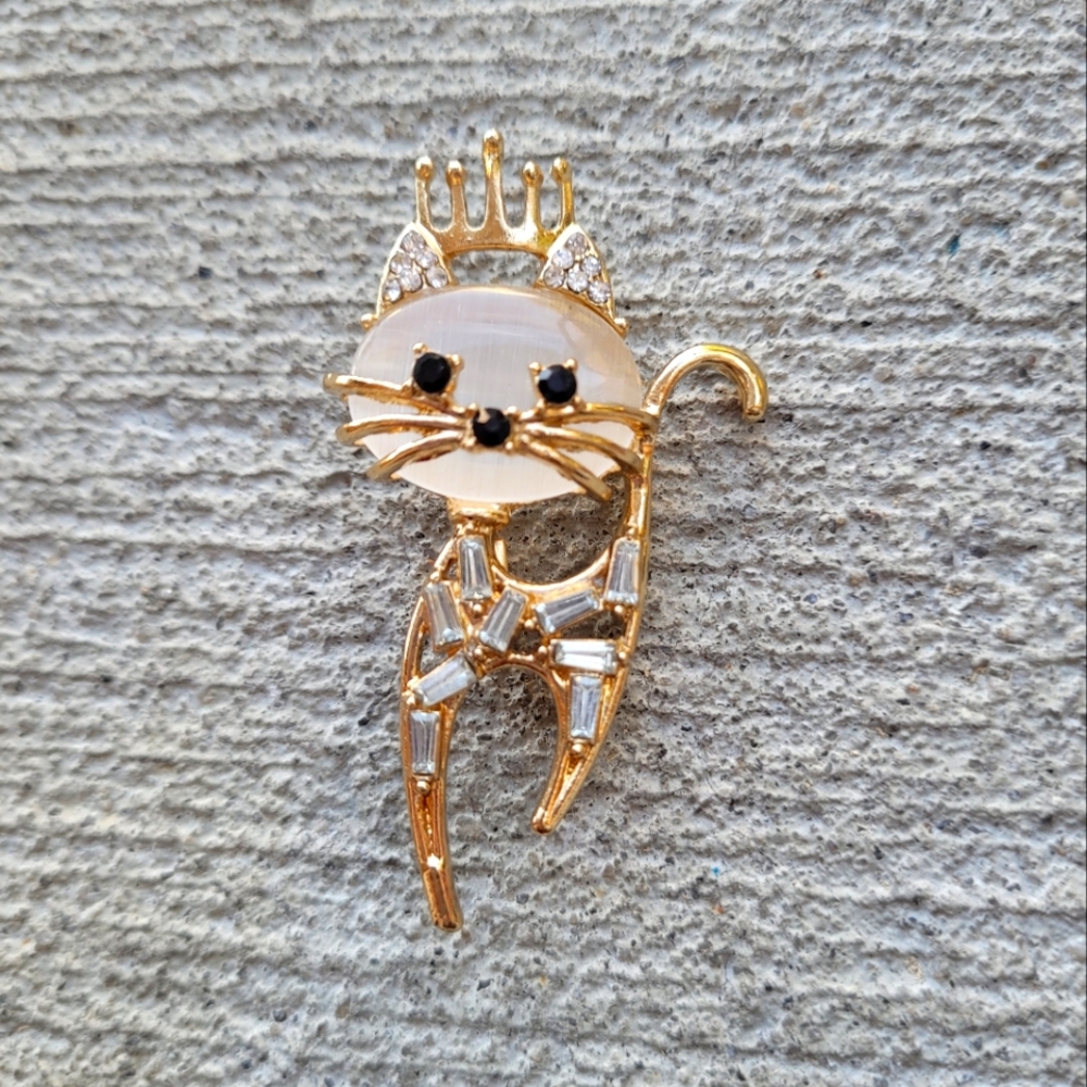 Cat Brooch NWT